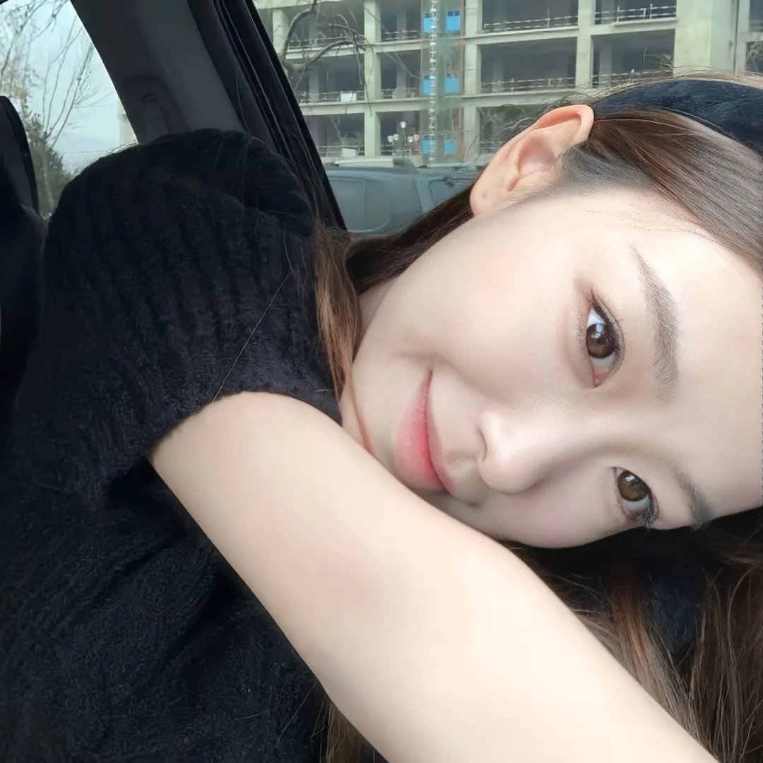 她行走于黑暗中海报